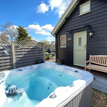 Saving Grace With Private Hot Tub Villa Bawdeswell Exterior photo