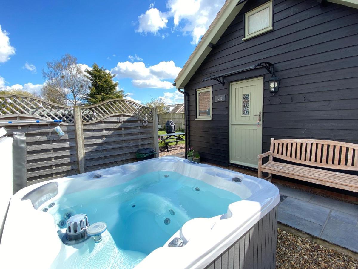 Saving Grace With Private Hot Tub Villa Bawdeswell Exterior photo
