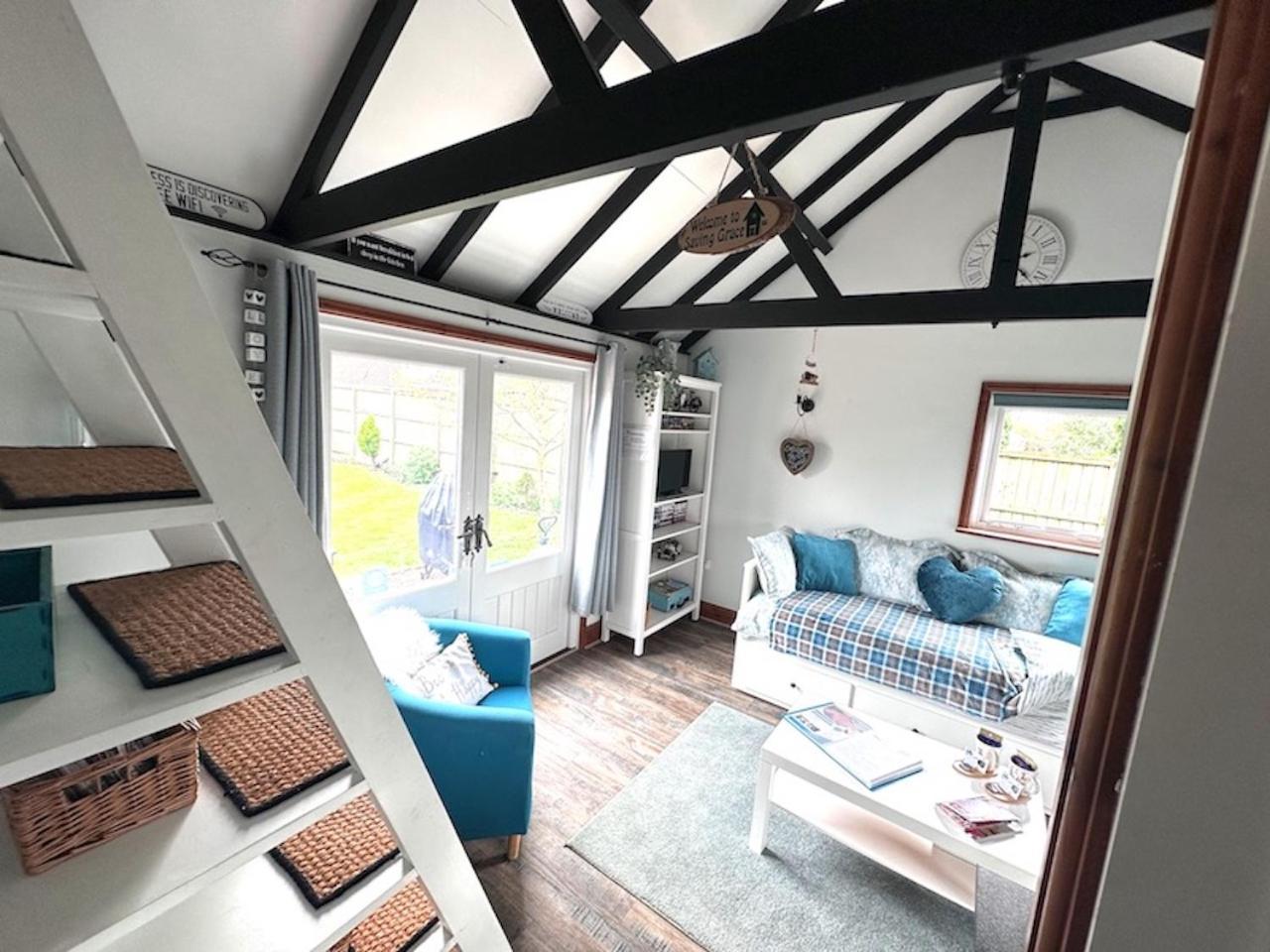 Saving Grace With Private Hot Tub Villa Bawdeswell Exterior photo