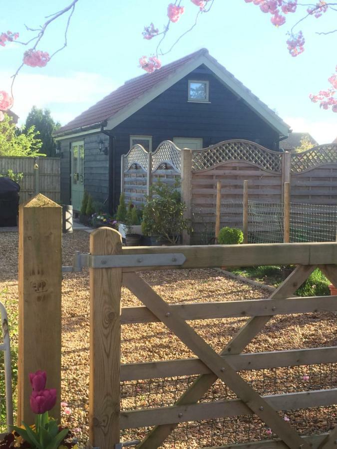 Saving Grace With Private Hot Tub Villa Bawdeswell Exterior photo