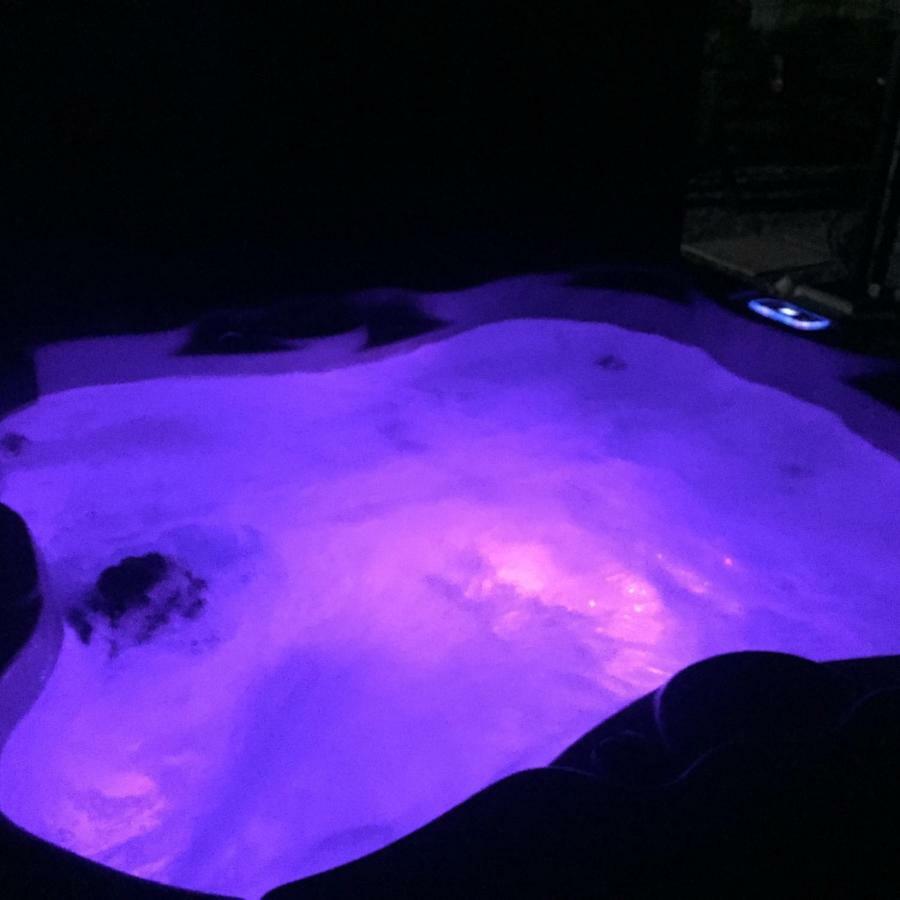 Saving Grace With Private Hot Tub Villa Bawdeswell Exterior photo